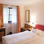 Hachinger Hof Hotel 4*