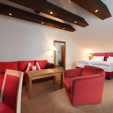 Hachinger Hof Отель 4*