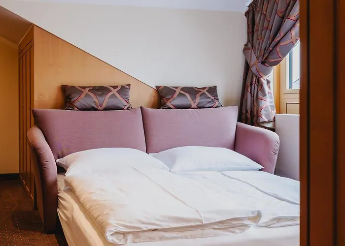 Hachinger Hof מלון 4*